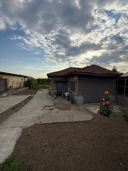 Catelu, casa demolabila cu teren 600 mp.