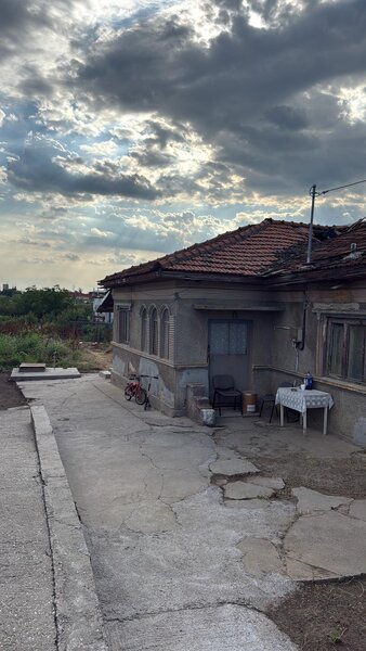 Catelu, casa demolabila cu teren 600 mp.
